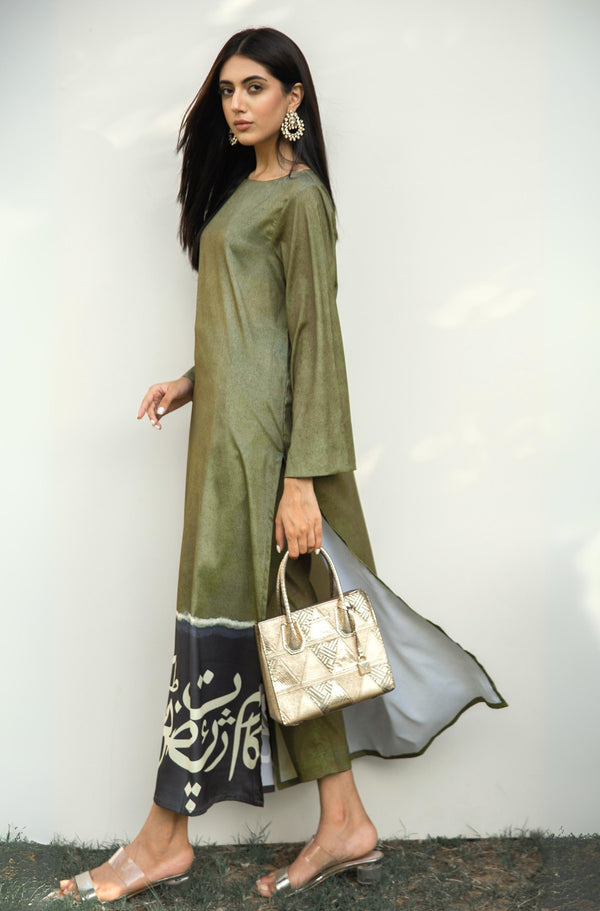 Shopmanto UK, Pakistani urdu calligraphy clothing brand manto UK ready to wear women two piece printed qalb (heart) olive green matching crepe silk coord set with long shirt kurta and straight pants