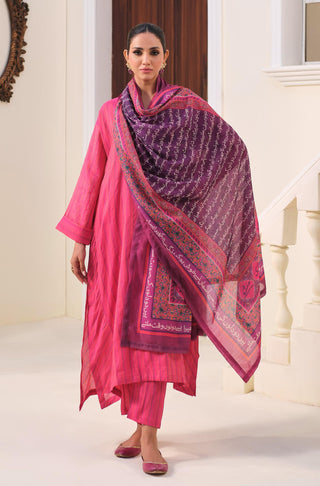 Manto Women's Printed Fuchsia Dupatta with Urdu Calligraphy