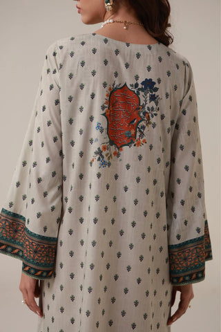 Printed kaftan with embellishments on the neckline, and the words of Jaleel Manikpuri calligraphed across.