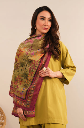 Manto Women's Green Crinkle Silk Scarf with Urdu Calligraphy