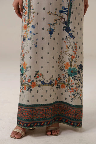 Printed kaftan with embellishments on the neckline, and the words of Jaleel Manikpuri calligraphed across.
