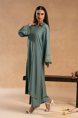 Maahi Co-Ord Set is a 2-piece set made using dobby crepe, featuring the words of Sahir Ludhianvi