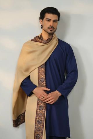 Samaa is a unisex shawl, featuring the words of Allama Iqbal on the borders.