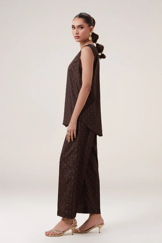 The Silsila Inner, made from Crepe, is a printed inner set featuring a round hemline and straight pants.&nbsp;