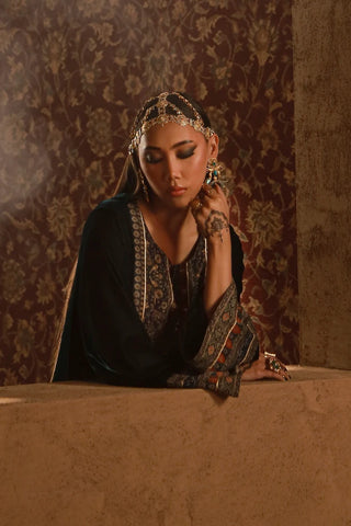 Nayyara (Luminous) - Velvet Set