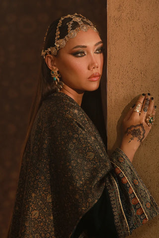 Nayyara (Luminous) - Velvet Cape