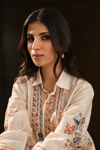 Printed 2-piece lawn Maya co-ord set with the trendy culottes & elegant Urdu calligraphy. 