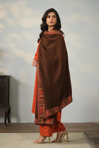 Safarnama Shawl is a orange shawl, features the words of Kaif Moradaabadi