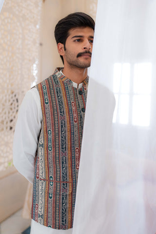 Shopmanto, wear manto, manto clothing brand, manto vasket, waistcoat, manto zamana vasket, zamana vasket, manto winter wear, manto eastern, urdu calligraphy, manto khaddar zamana vasket forest green, khaddar waistcoat, khaddar men waistcoat, manto men, men waistcoat, festive wear