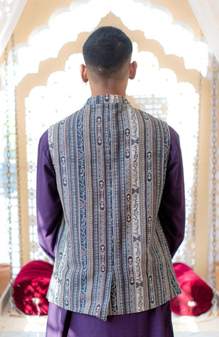 Shopmanto, wear manto, manto clothing brand, manto vasket, waistcoat, manto zamana vasket, zamana vasket, manto winter wear, manto eastern, urdu calligraphy, manto khaddar zamana vasket ash blue, khaddar waistcoat, khaddar men waistcoat, manto men, men waistcoat, festive wear