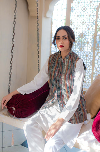 Shopmanto, wear manto, manto clothing brand, manto vasket, waistcoat, manto zamana vasket, zamana vasket, manto winter wear, manto eastern, urdu calligraphy, manto khaddar zamana vasket forest green, khaddar waistcoat, khaddar men waistcoat, manto men, men waistcoat, festive wear